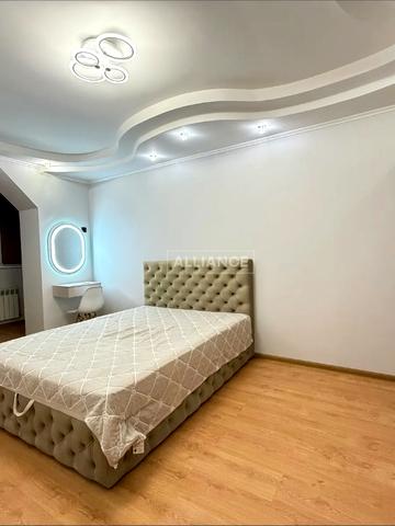 Івана Пулюя вул., 15