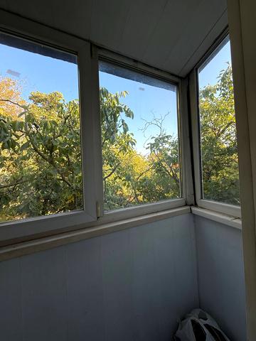 Варненська вул., 8