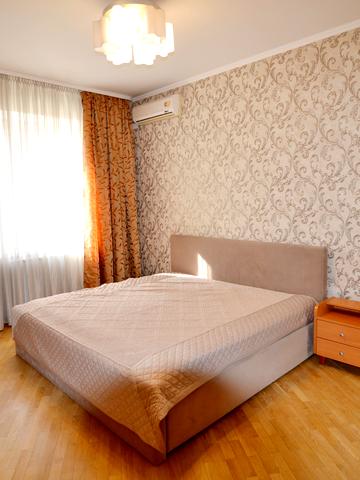 Володимира Івасюка просп. (Героїв Сталінграду), 6