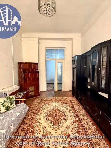 Богдана Хмельницького вул., 4