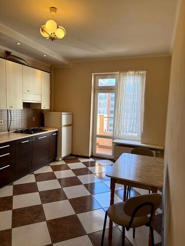 Гетьмана Івана Мазепи вул. (Топольна), 1