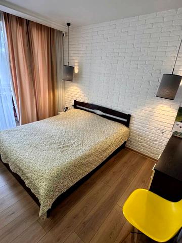 Набережна Перемоги вул., 62