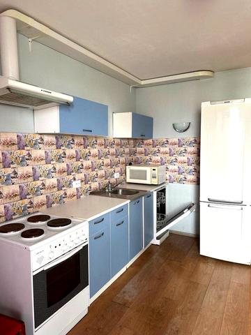 Смілянська вул., 15