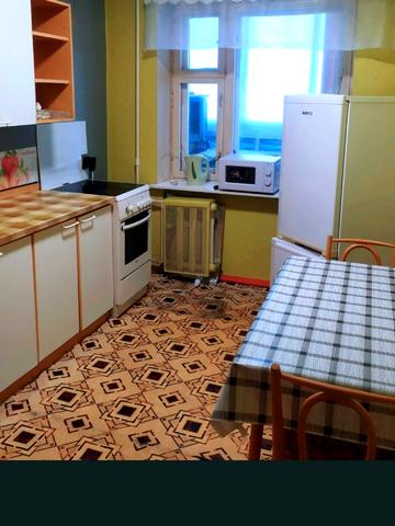 Анатолія Петрицького вул., 7