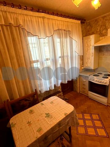 Академіка Єфремова вул. (Командарма Уборевича), 27