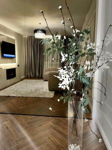 Чорновола вул., 1