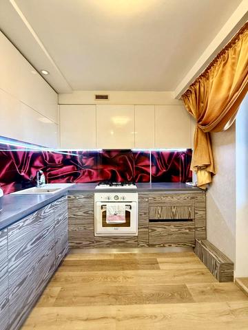 Теплична вул., 38