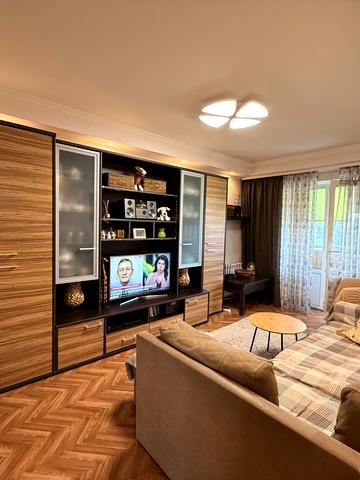 Павла Тичини просп., 3