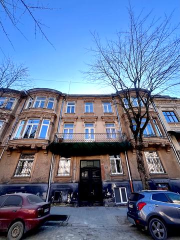 Кирила і Мефодія вул., 31