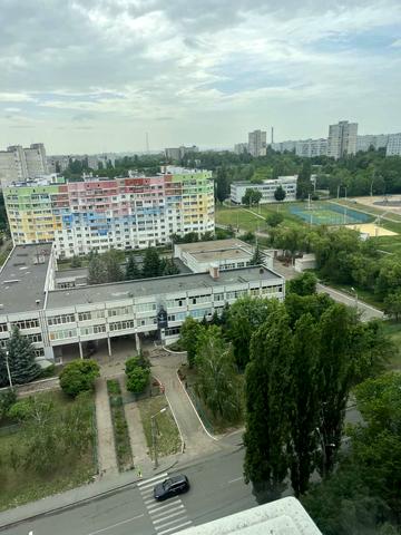 Велозаводська вул., 32