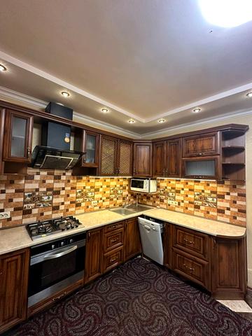 Івана Миколайчука вул., 30