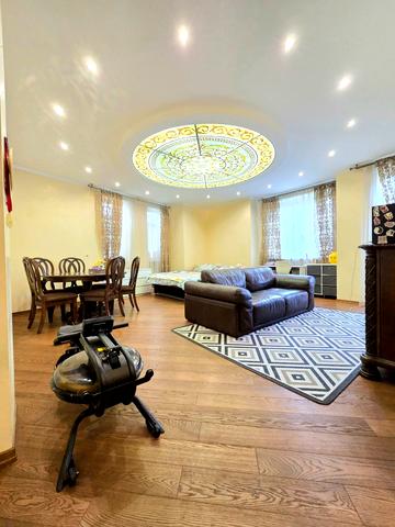 Конотопська вул., (Будинок)