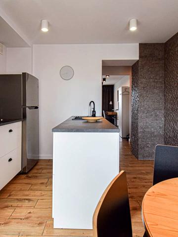 Коновальця вул., 5