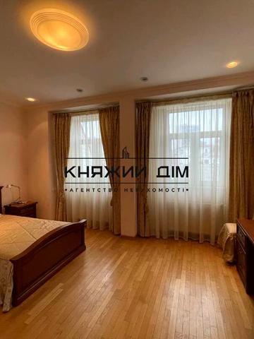 Генерала Генадія Воробйова вул. (Курська), 3