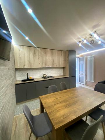 Андрія Мельника вул., 10 к4