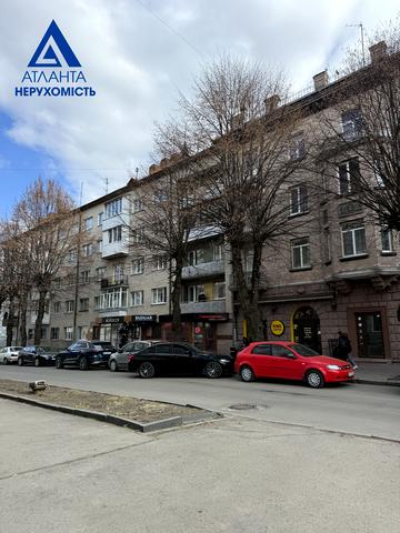 Степана Бандери вул., 18