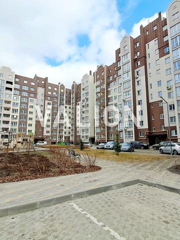 Леоніда Каденюка вул., 18