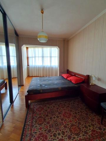 Гната Юри вул., 6