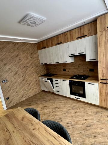 Героїв Крут вул., 8