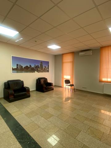 Героїв Небесної Сотні вул. (Уральська), 1