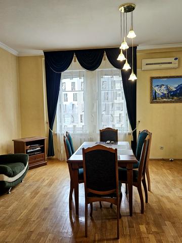 Дмитрівська вул., 17-А