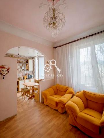 Університетський просп. (Гагаріна), 27