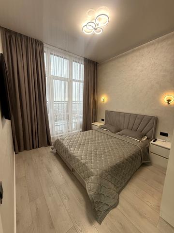 Академіка Філатова вул., (Будинок 4)