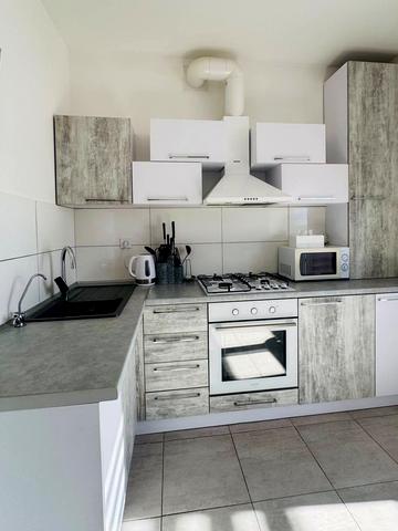 Єдності вул., 4