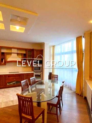 Володимирська вул., 49-А