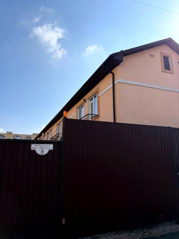 Квітнева вул., 8