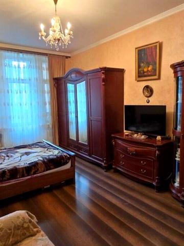 Велика Васильківська вул. (Червоноармійська), 42