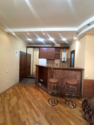 Кримська вул., 8