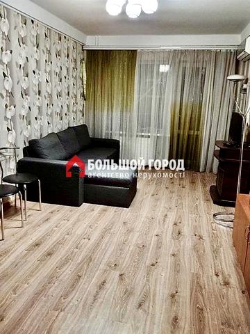 Чарівна вул., 159