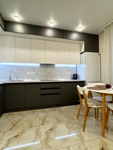 Дніпровська набережна вул., 18-Б