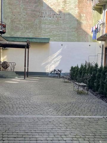 Богдана Лепкого вул., 6