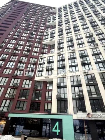 Віктора Некрасова вул. (Північно-Сирецька), 8