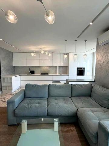 Двірська вул., 2