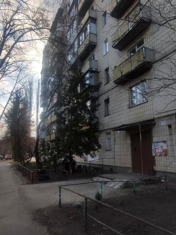 Академіка Доброхотова вул., 3