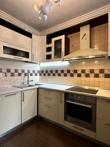 Дніпровська набережна вул., 26