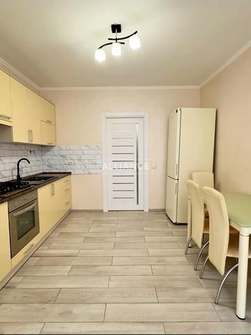 Володимира Івасюка вул., 86