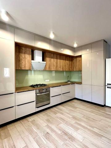 Максима Рильського вул., 14