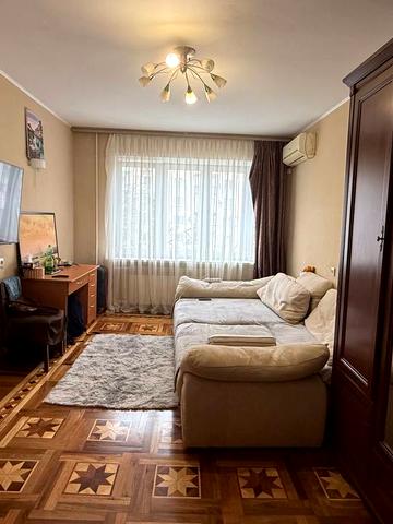 Небесної Сотні просп. (Маршала Жукова), 10