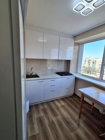 Бориса Деревянка пл., 3