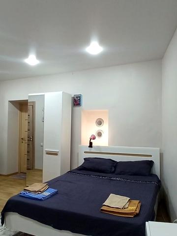 Віри Холодної пл., 1