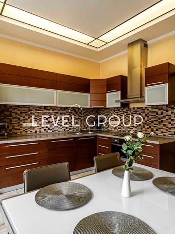 Золотоустівська вул., 52