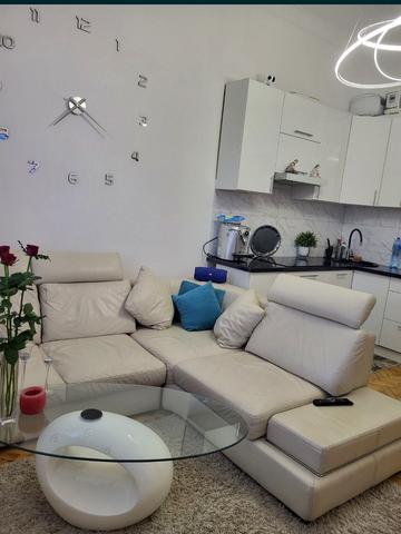 Берестейської унії пл. (Липнева), 10