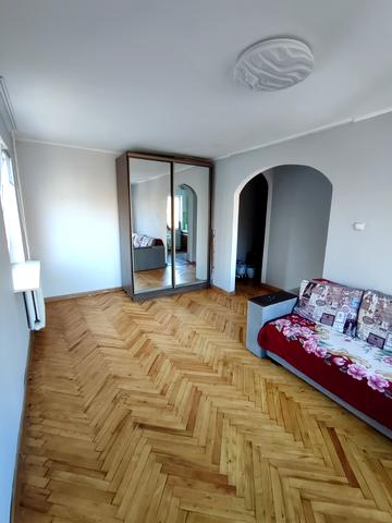 Дмитра Яворницького вул. (), 11