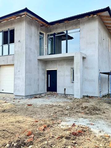 Василя Симоненка вул., 30