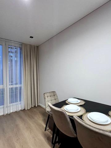 Романа Левицького вул., 4