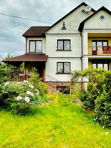 Молодіжна, 49